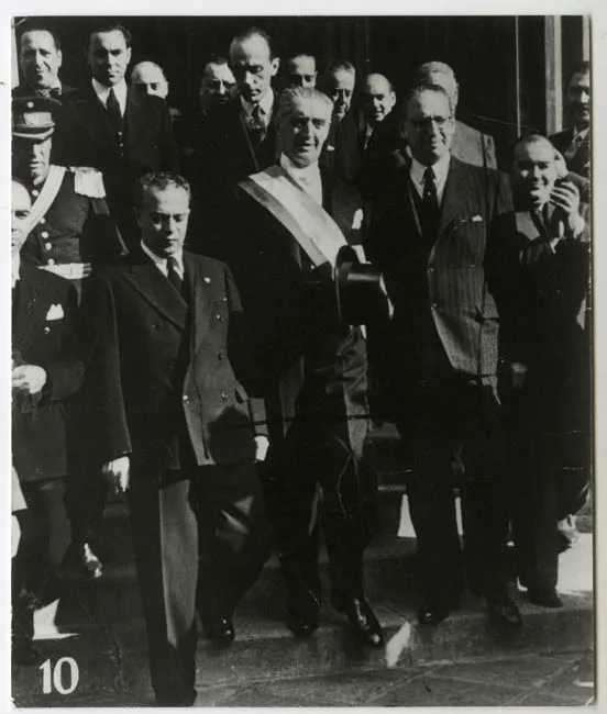 Presidente Juan Antonio Ríos Morales dirigiéndose a La Moneda