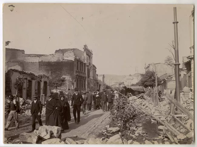 Calle Victoria de Valparaíso post terremoto 1906