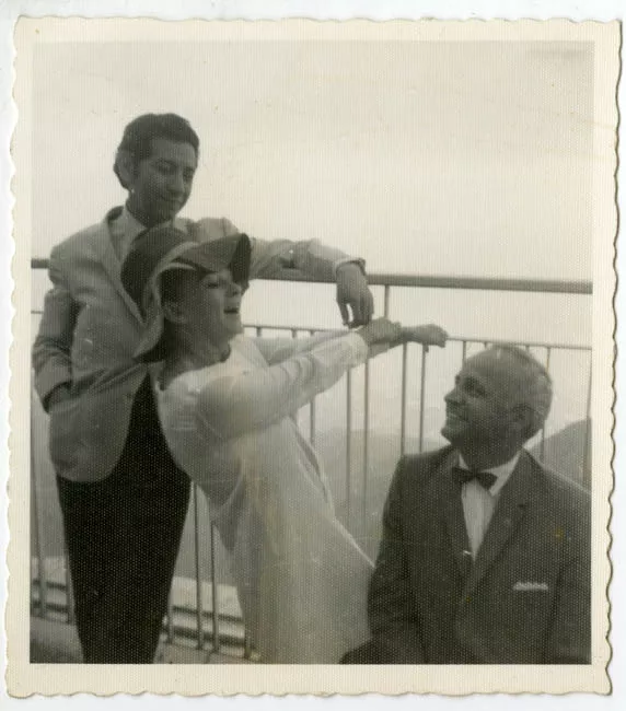 SILVIA PIÑEIRO JUNTO A ACTORES NO IDENT.