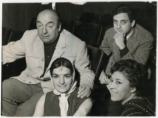 Pablo Neruda y grupo obra Romeo y Julieta