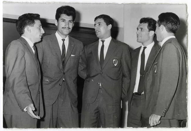Eladio Rojas con jugadores de River Plate