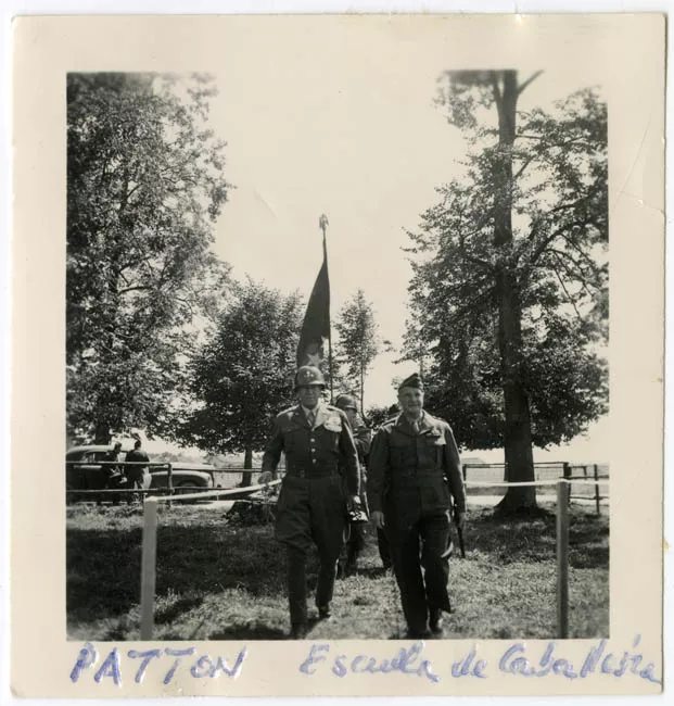 General Patton en Escuela de Caballería