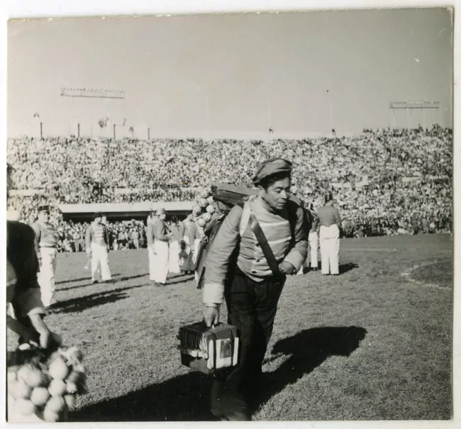 CLASICO UNIVERSITARIO.EN EL ESTADIO NAC.