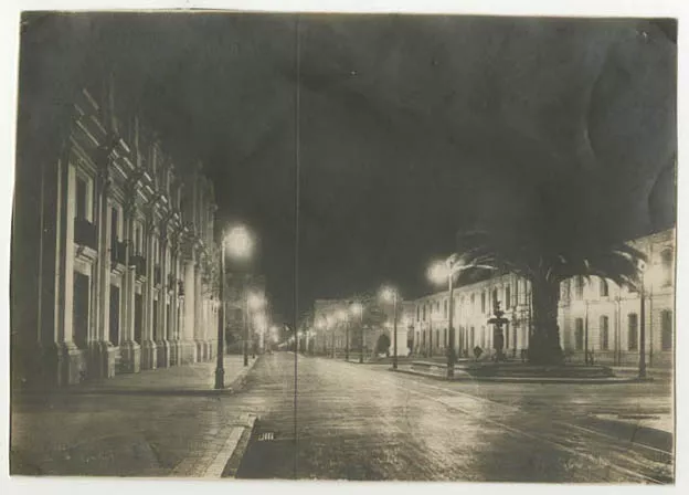 FOTO DE NOCHE PALACIO DE LA MONEDA ?