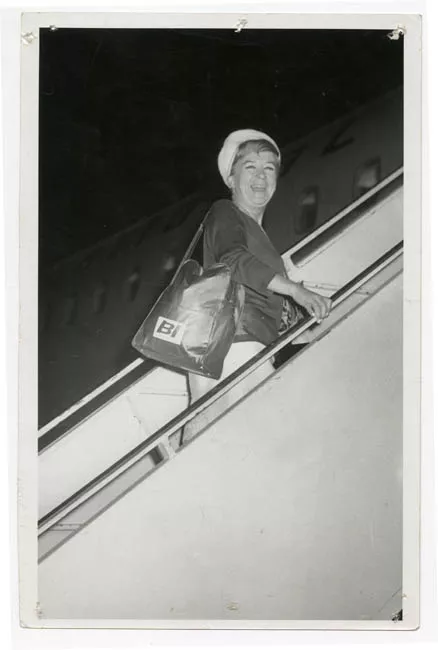 Silvia Piñeiro subiendo al avión