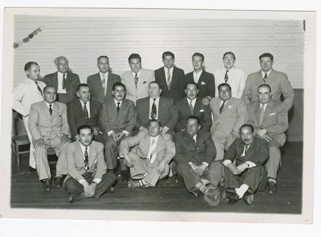 Retrato grupal de señores