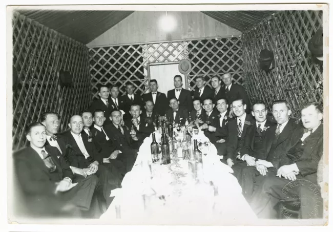 Reunión social de señores