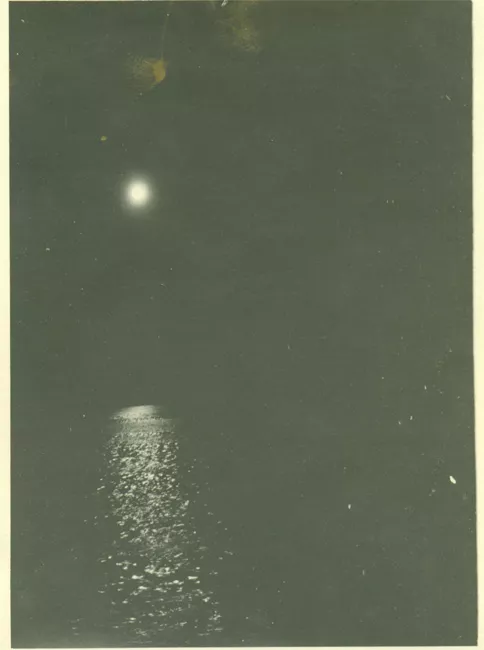 Paisaje marino nocturno