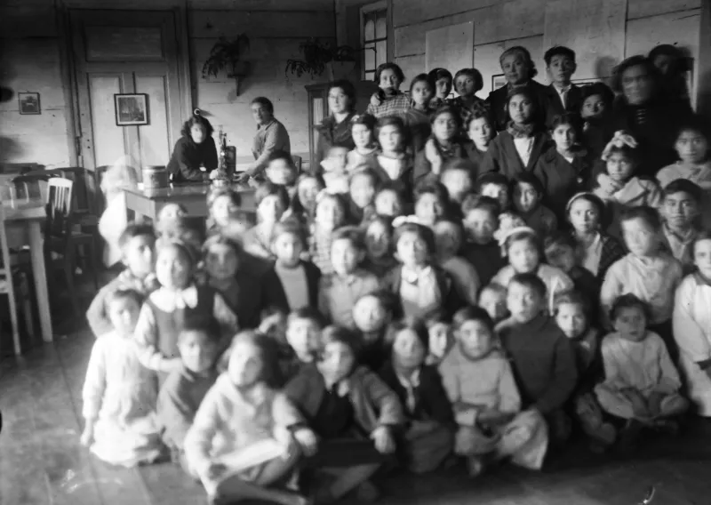 Niñas y niños en sala de clases
