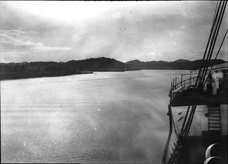 Amaneciendo en el Canal de Panamá