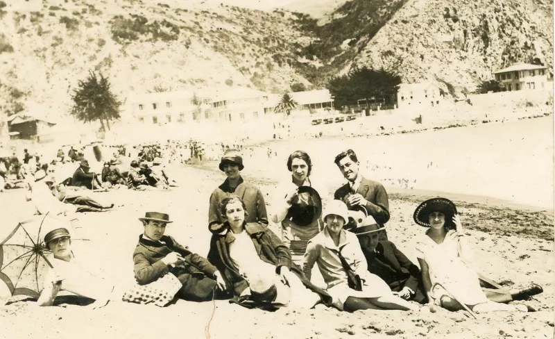 Retrato de hombres y mujeres, playa El Balneario