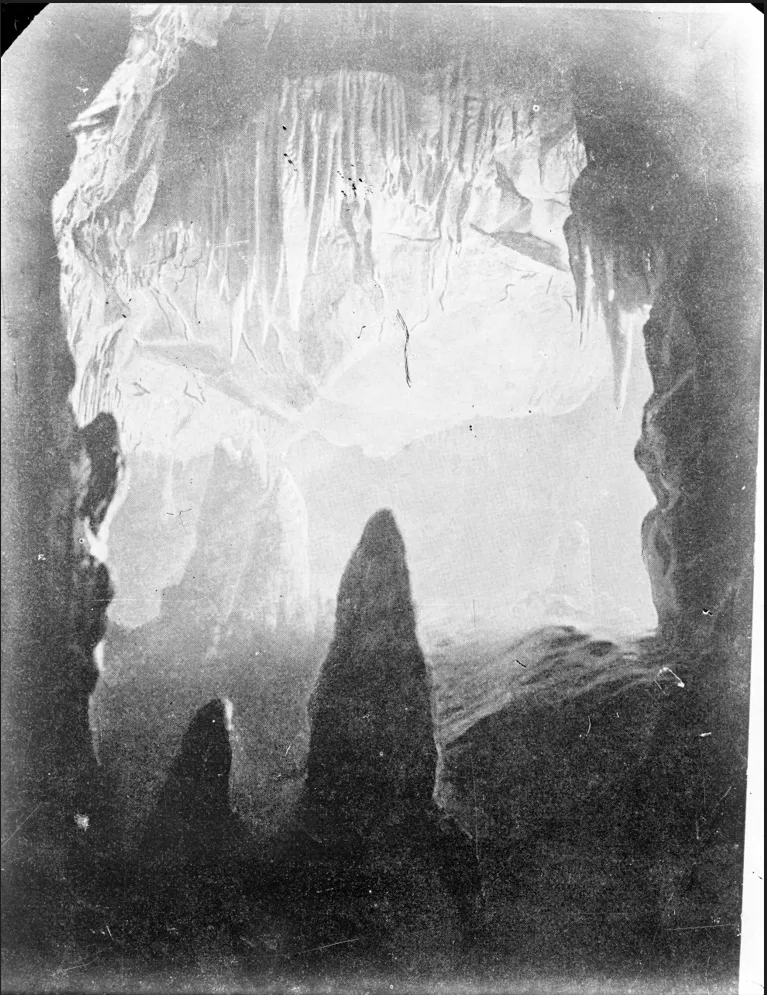 Grabado de una caverna