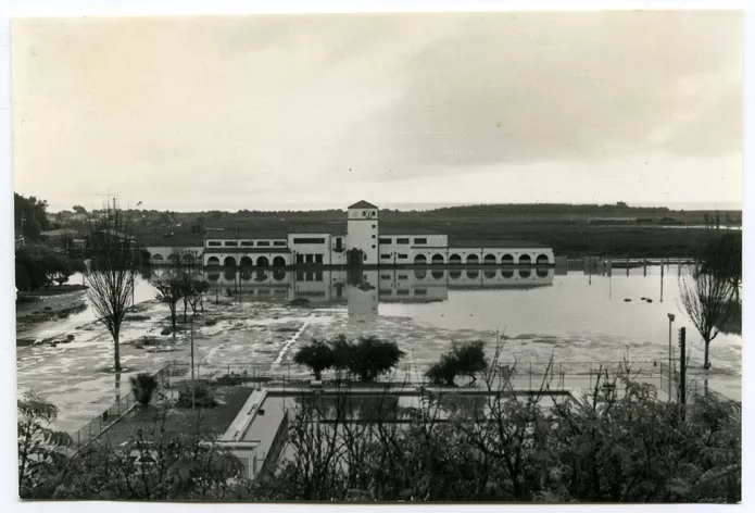 Vista a estación de ferrocarriles de La Serena inundada