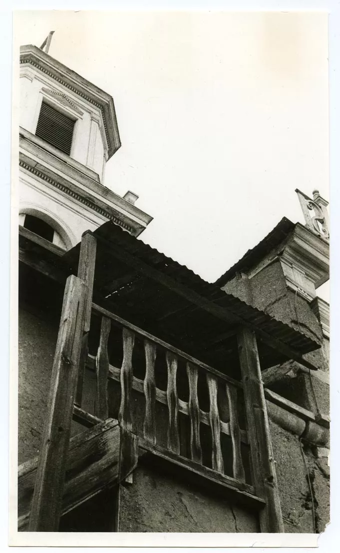 Vista parcial de torre de la iglesia Santa Inés de La Serena