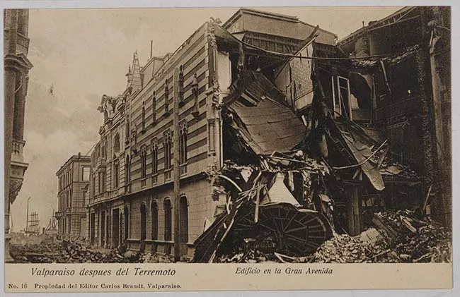 Valparaíso después del terremoto - Edificio en la Gran Avenida
