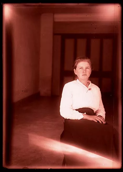 Retrato de mujer sentada