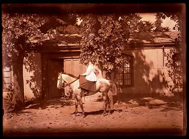 Mujer a caballo