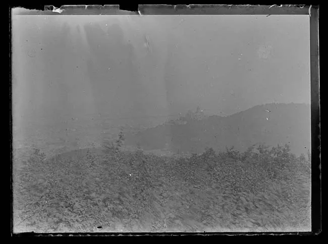 Panorámica de paisaje con castillo