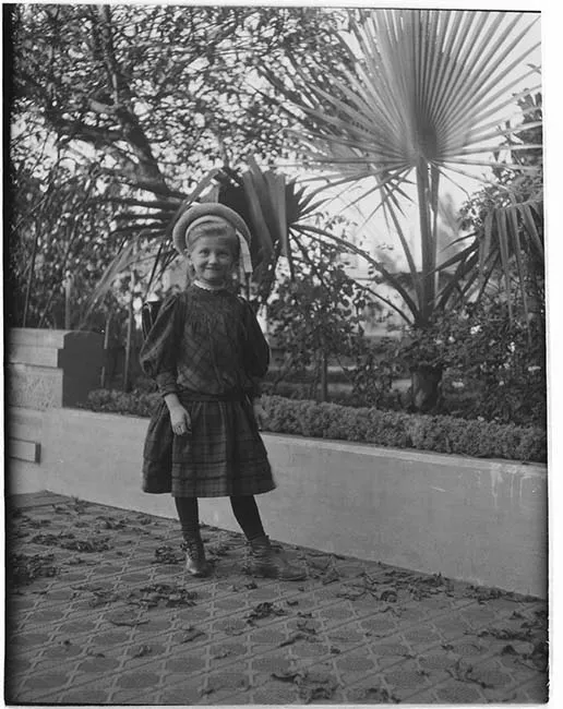 Niña con uniforme