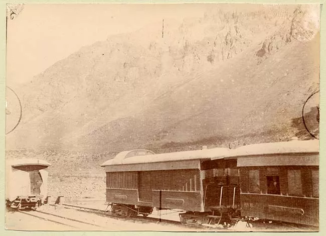 Tren en camino cordillerano