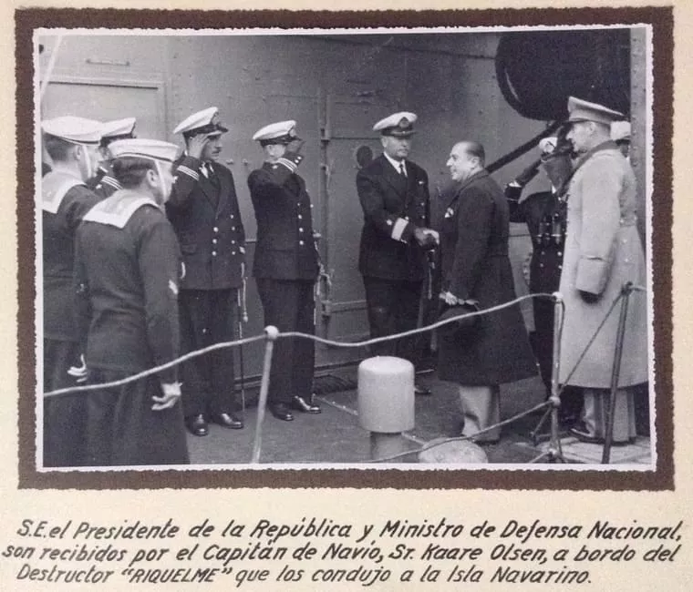 Presidente González Videla es recibido en el Destructor Riquelme