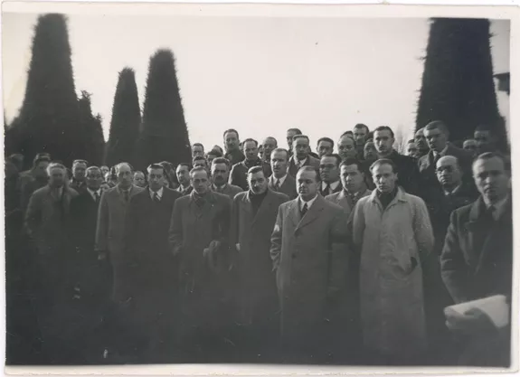 Grupo de personas en una fotografia