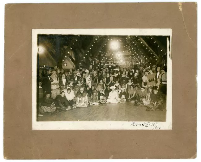 Retrato de fiesta de salón, 1926
