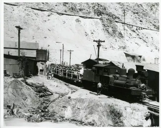 Locomotora de Sewell transportando personas