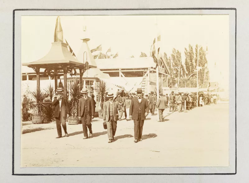 Caballeros en la Exposición Agrícola e Industrial de Talca