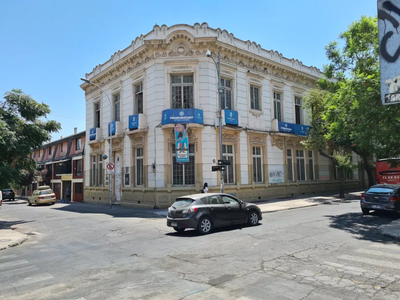 104 BC1, Biblioteca Pública Santiago