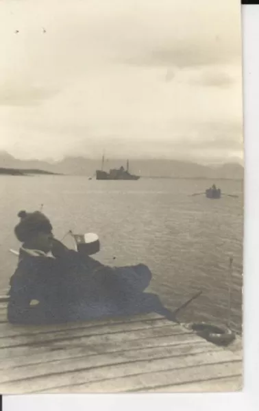 [Fotografía] 1950 ago., Puerto Navarino [a] Gabriela Mistral  [manuscrito] Benjamín [Subercaseaux].