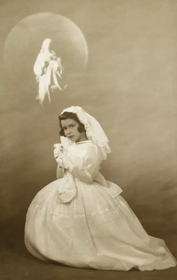 [Niña de Primera Comunión]  [fotografía] Kyutaro Tunekawa.