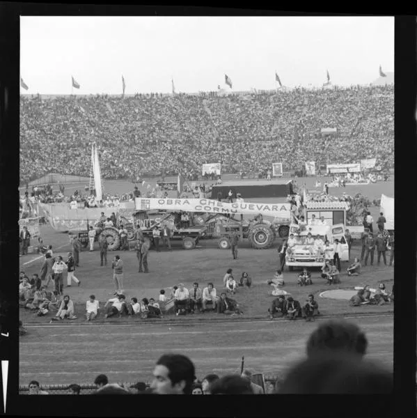 Estadio Nacional con Fidel Castro  [fotografía] Armindo Cardoso.