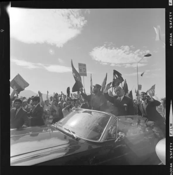 [Presidente de la República] Salvador Allende Gossens con Fidel Castro  [fotografía] Armindo Cardoso.