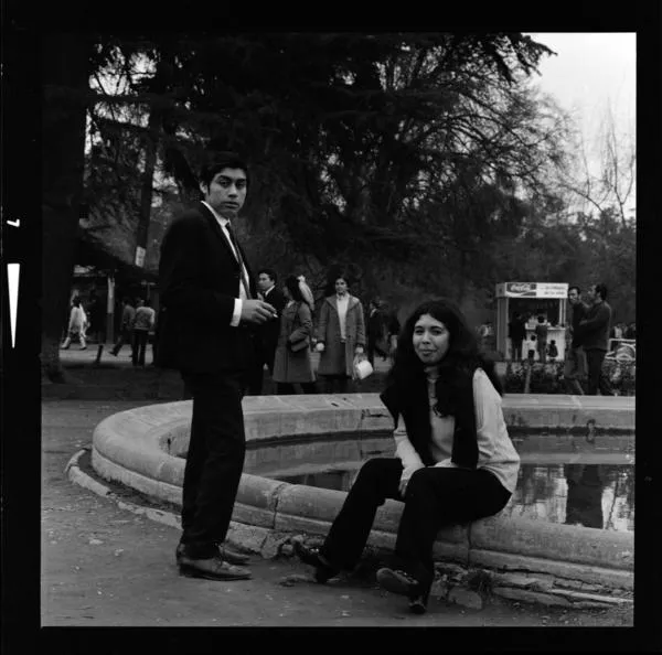 Quinta Normal : [Novios] [fotografía] Armindo Cardoso.