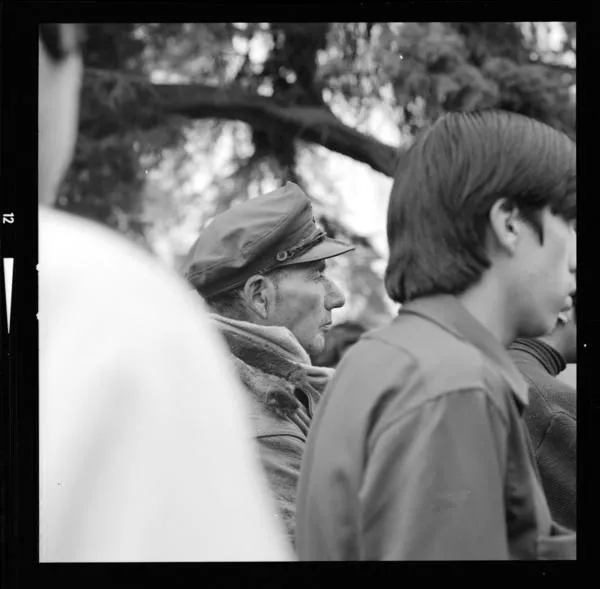 Quinta Normal : [Manifestantes] [fotografía] Armindo Cardoso.