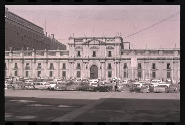 Santiago : [Palacio de La Moneda] [fotografía] Armindo Cardoso.