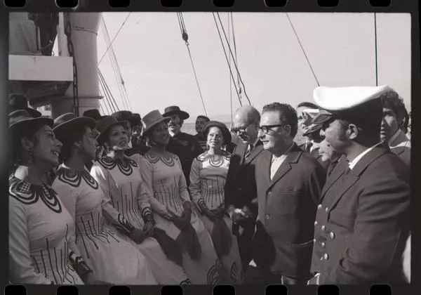 Nave Sierra Maestra en Talcahuano : [Celebración a bordo del barco] [fotografía] Armindo Cardoso.