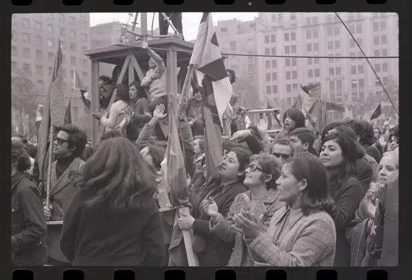 Manifestación de apoyo a la Unidad Popular, 28 de mayo de 1973  [fotografía] Armindo Cardoso.
