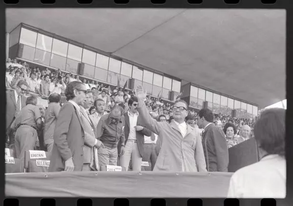 Estadio Nacional, segundo aniversario de la Unidad Popular  [fotografía] Armindo Cardoso.