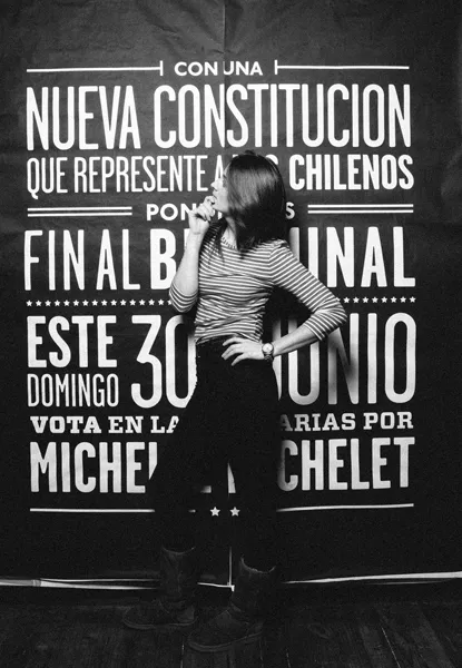 Con una nueva constitución que represente a los chilenos pondrá fin al binominal  [fotografía]