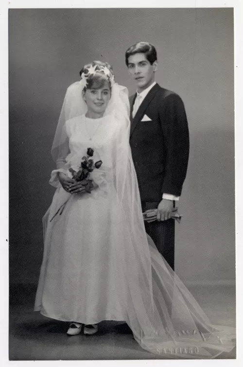 [Joven pareja en el día de su matrimonio religioso en el año 1980]  [fotografía]Kyutaro Tunekawa.