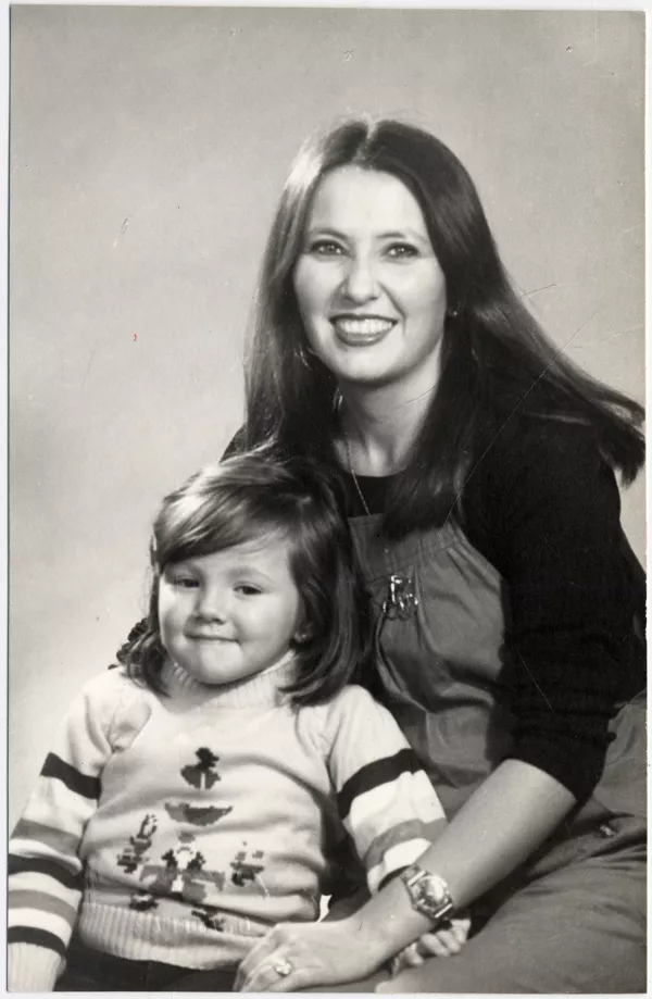 [Madre e hija]  [fotografía]Kyutaro Tunekawa.