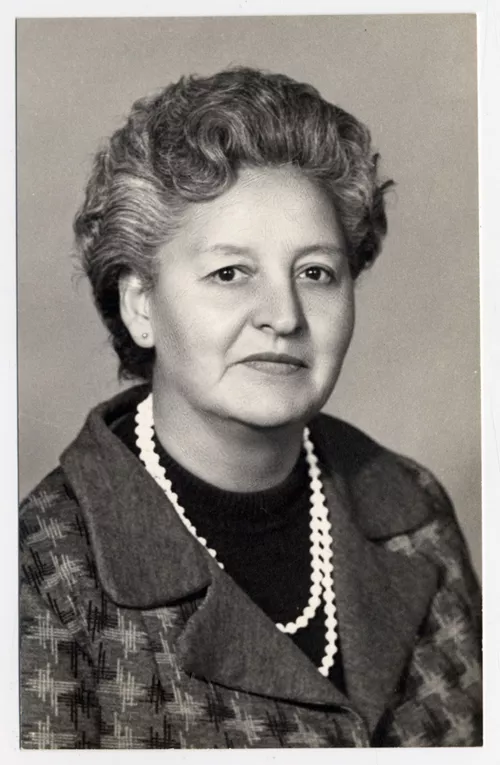 [Señora de pelo cano]  [fotografía]Kyutaro Tunekawa.