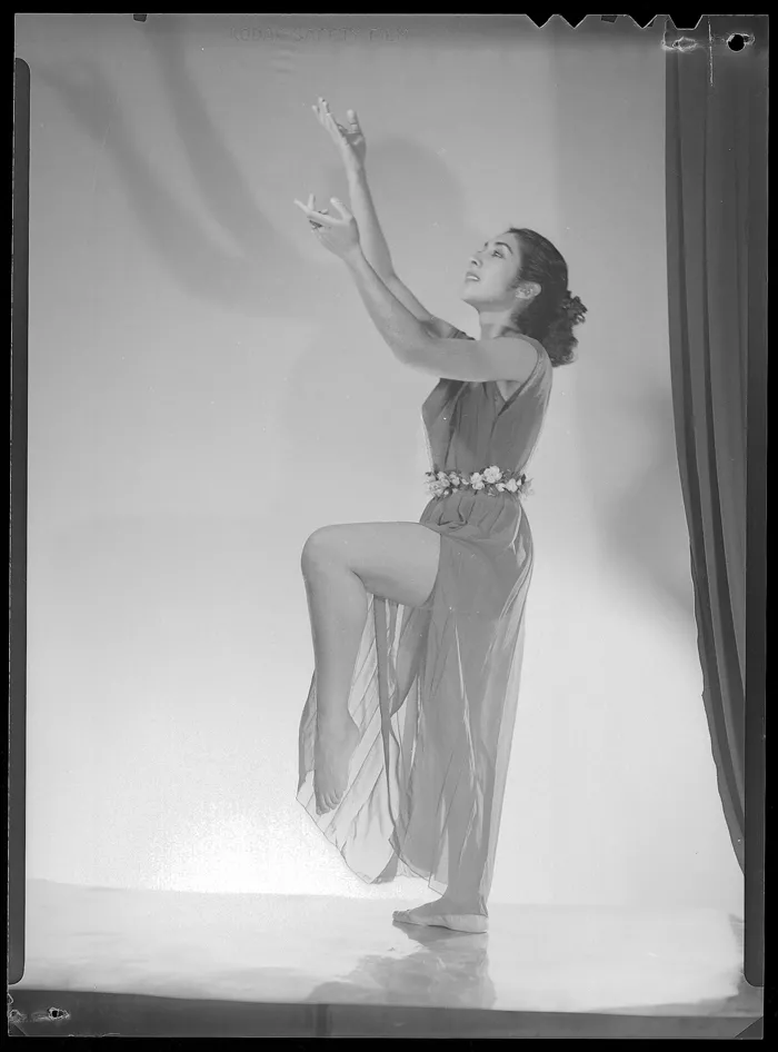 [Bailarina]  [fotografía] Alfredo Molina Lahitte.
