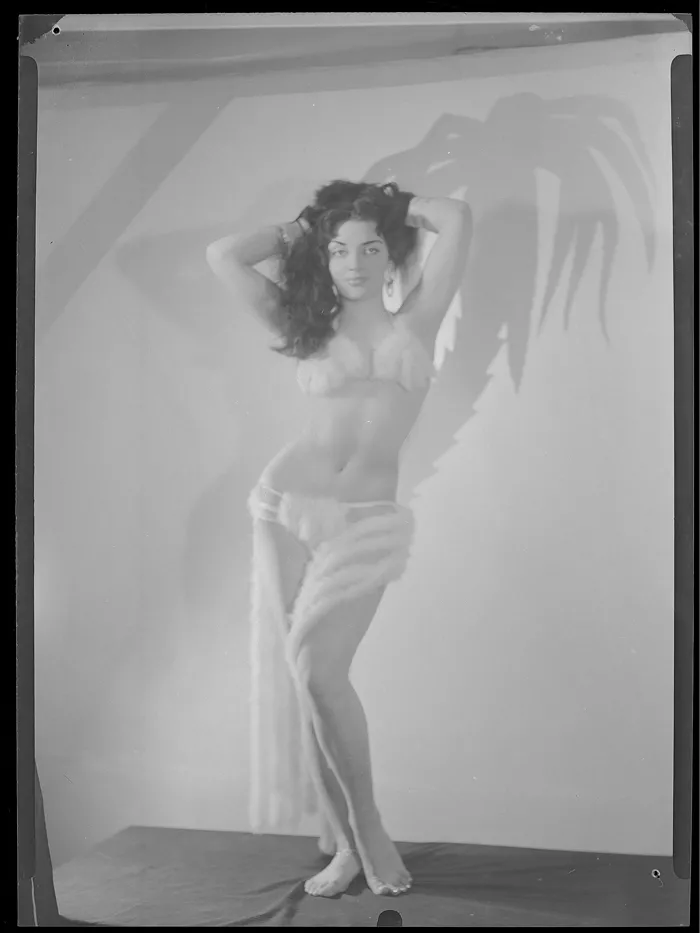 [Ana, vedette de la Compañía de Revistas Bim Bam Bum]  [fotografía] Alfredo Molina Lahitte