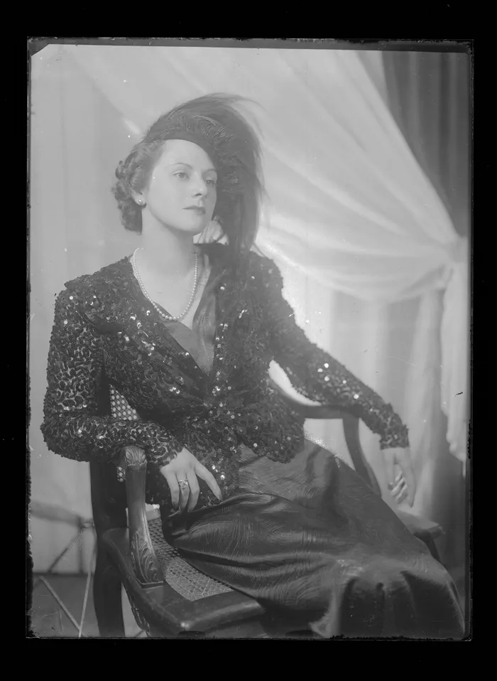 [Joven mujer]  [fotografía] Alfredo Molina Lahitte.