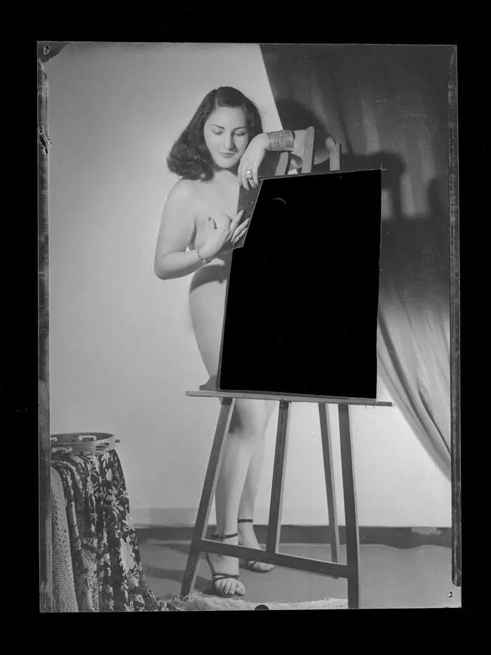 [Diana Russell: modelo y lienzo]  [fotografía] Alfredo Molina Lahitte.