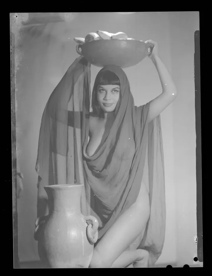 [Inés, vedette de una Compañía de Revistas]  [fotografía] Alfredo Molina Lahitte.
