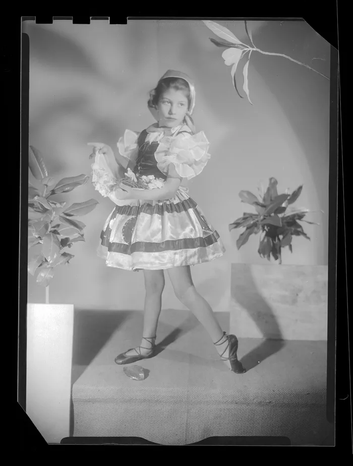 [Niña bailarina de ballet]  [fotografía]